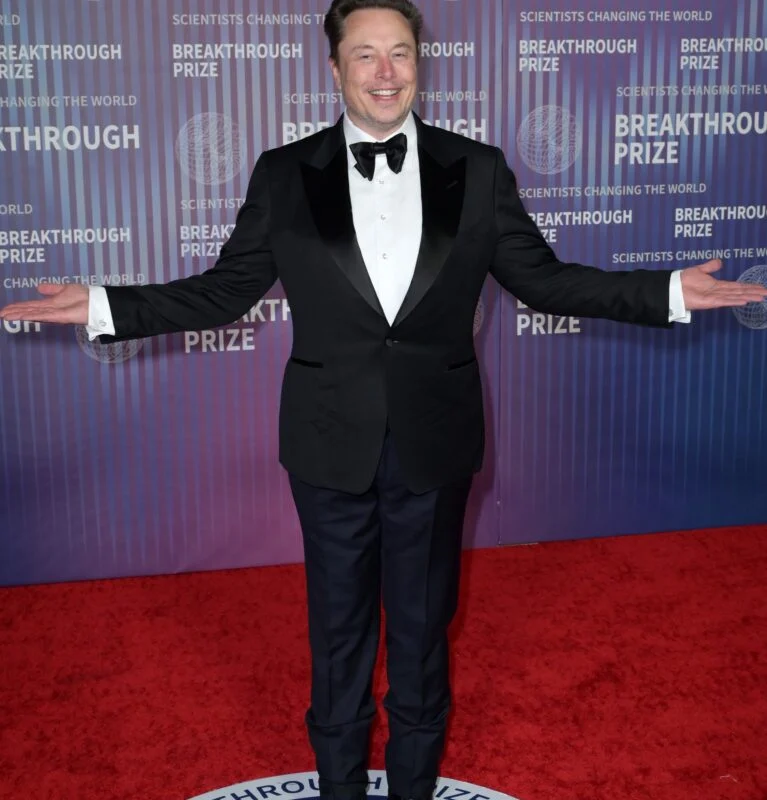 Elon Musk Mocks Jim Cramer's 2010 Tesla Predictions: 'Inverse Cramer Is Incredible'