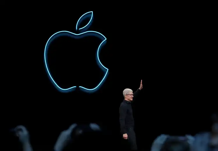 Apple might wait until September to reveal most new AI features: Bernstein - Seeking Alpha