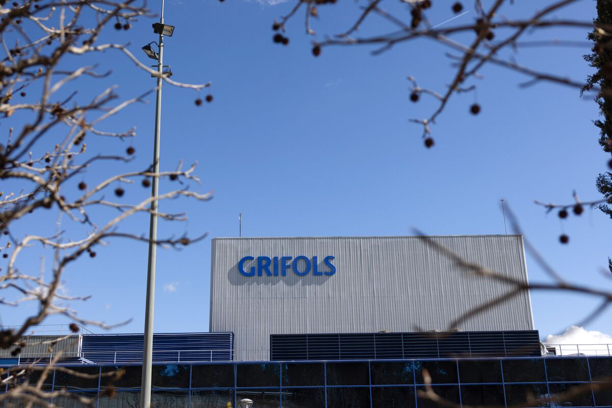 Grifols' Financials Have No Big Errors, Spanish Regulator Says - Bloomberg