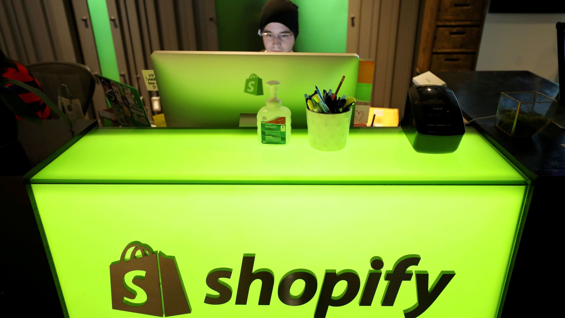 Shopify beats on fourth-quarter revenue, but gives mixed guidance