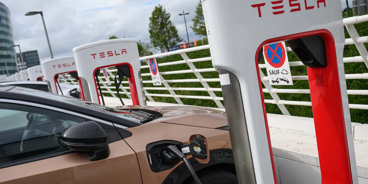 Tesla Stock Has One Less Sell Rating. JPMorgan Raised Its Price Target by 228%.