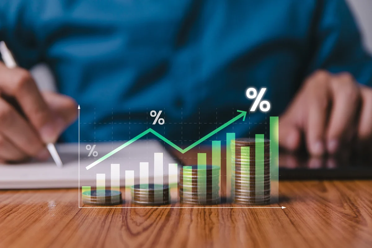 Meet the Dividend King Stock That Yields More Than Quintuple the Nasdaq-100. Here's Why It's a Buy in October.