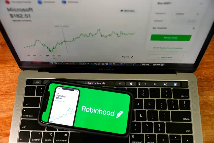 Robinhood Markets' CFO sells shares worth ~$3M