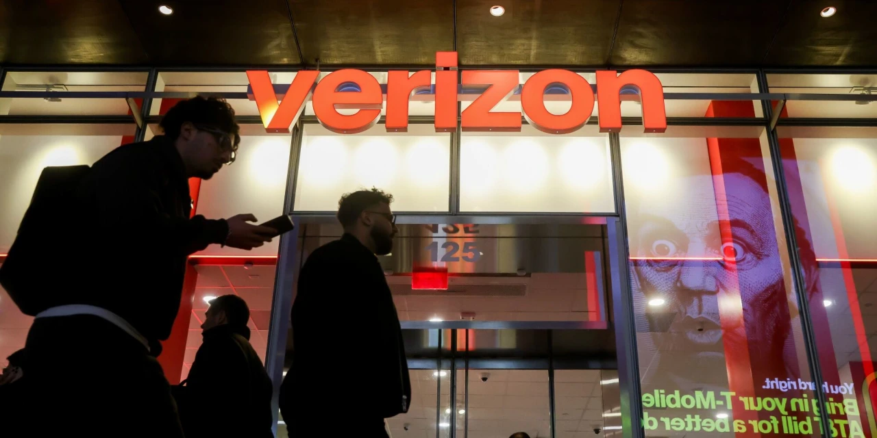 Verizon Adds Wireless Subscribers in First Full Quarter Under New CEO