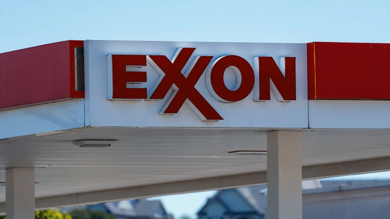 Energy Stocks Are Secretly Better Than Treasuries. Here's Why Bob Brackett Is Loading Up on Exxon and Chevron.
