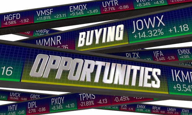 AI Memory Chip Selloff Looks Overblown: 2 Stocks to Buy on the Dip