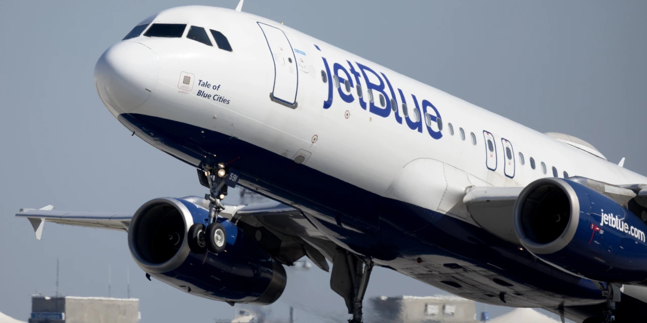 JetBlue Cuts Capacity to Offset Rising Fuel Costs