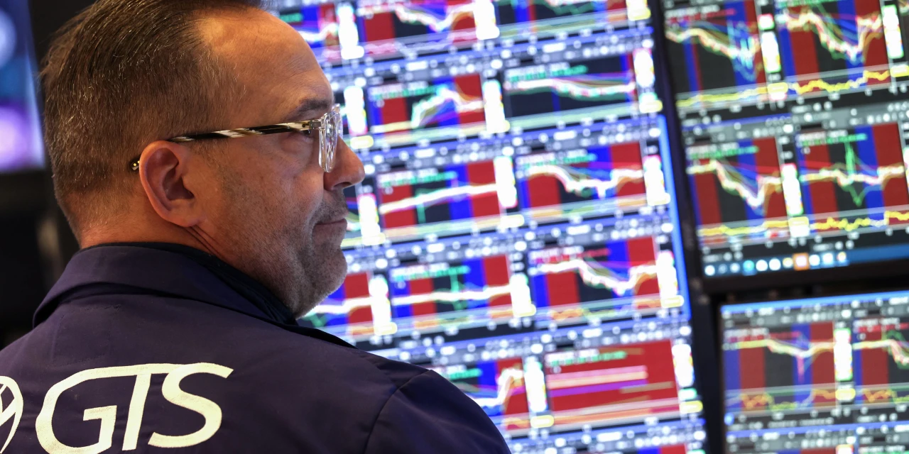 Global Markets Mixed as Dollar Drops on Fed Rate-Cut Hopes, Gold Reaches New Record