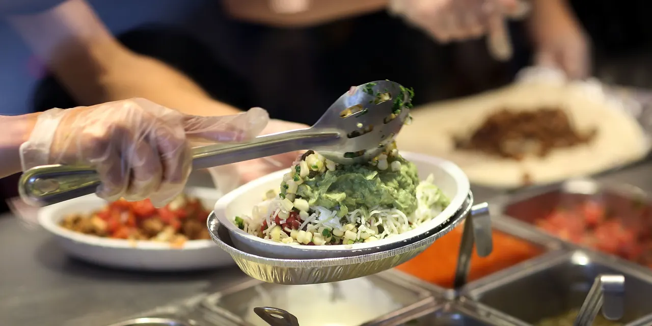 Chipotle Stock Extends Slide After CDC Links Salmonella Outbreak to Jalapeños