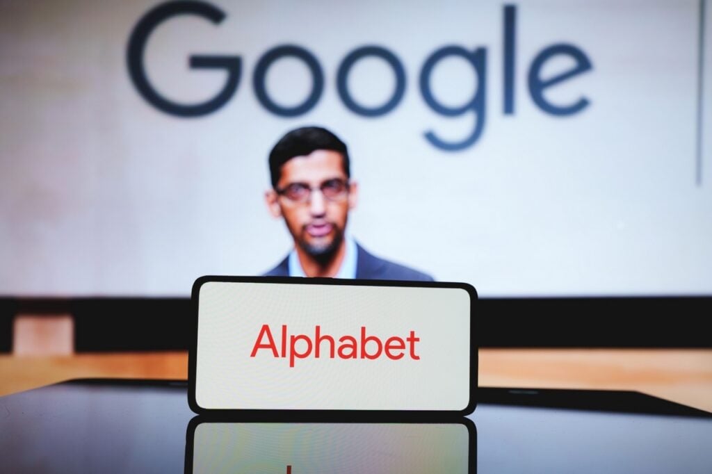 Inside Google’s 260 Million Pound UK App Store Settlement: What It Means for Alphabet Stock