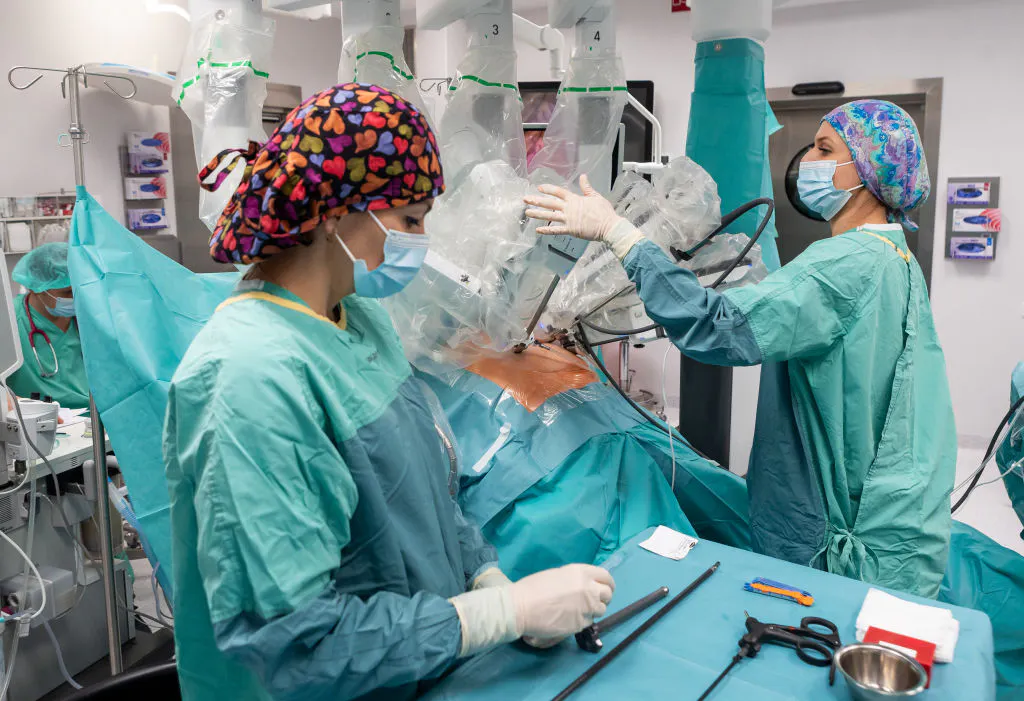 Intuitive Surgical sinks after Deutsche Bank hits the stock with rare “sell” rating