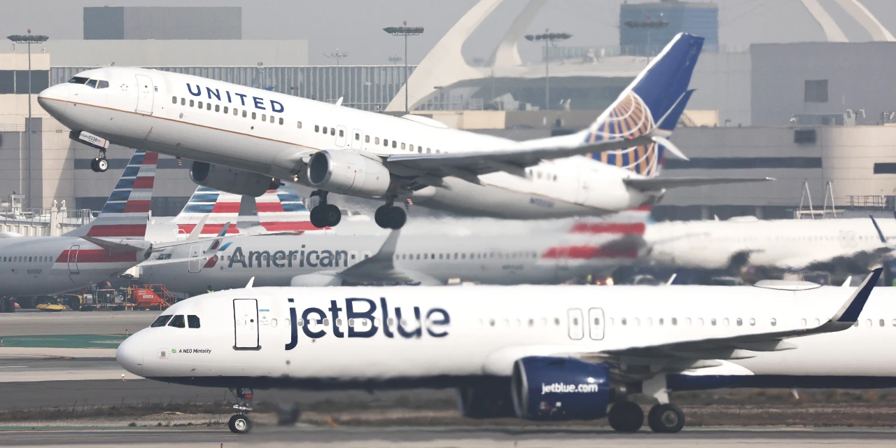 JetBlue Cuts Capacity-Growth Outlook, Citing Bad Weather and Fuel Costs