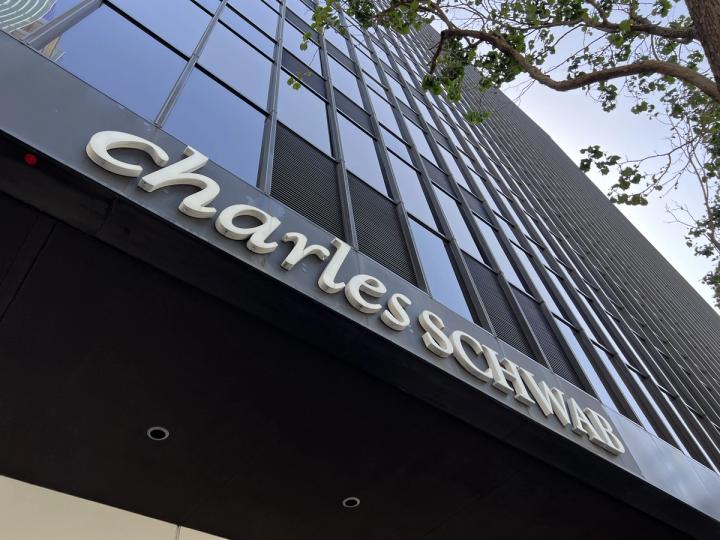Charles Schwab begins U.S. rollout of spot crypto trading for retail customers