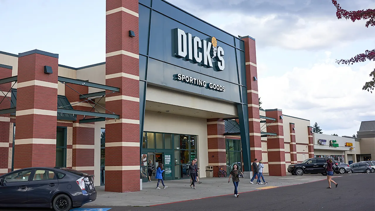 Dick's Sporting Goods announces plans to hire up to 9,000 for holidays - Fox Business