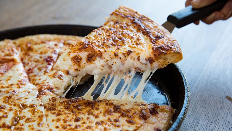 Pizza Hut is closing hundreds of locations