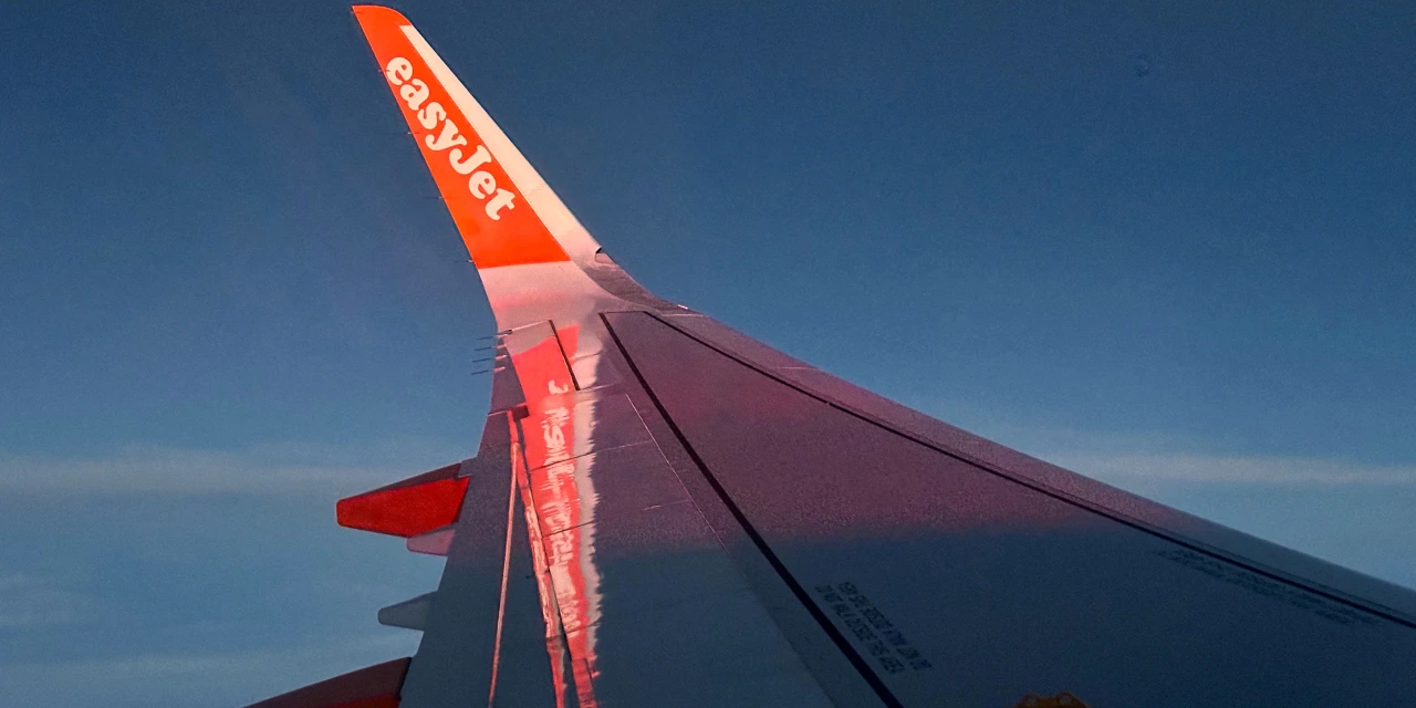 Apollo Target easyJet Posts Profit Drop on Lower Demand, Fuel-Price Volatility