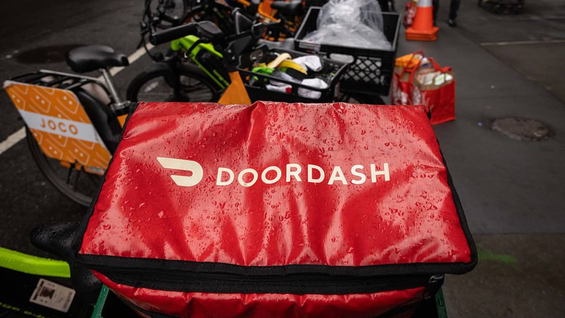 Doordash stock tanks 20% as company misses earnings, says it expects further spending