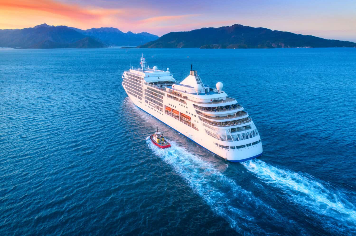 Debt Anchor vs. Cruise Demand: Can Royal Caribbean's Q3 Print Oct. 27 Match Its Premium Valuation