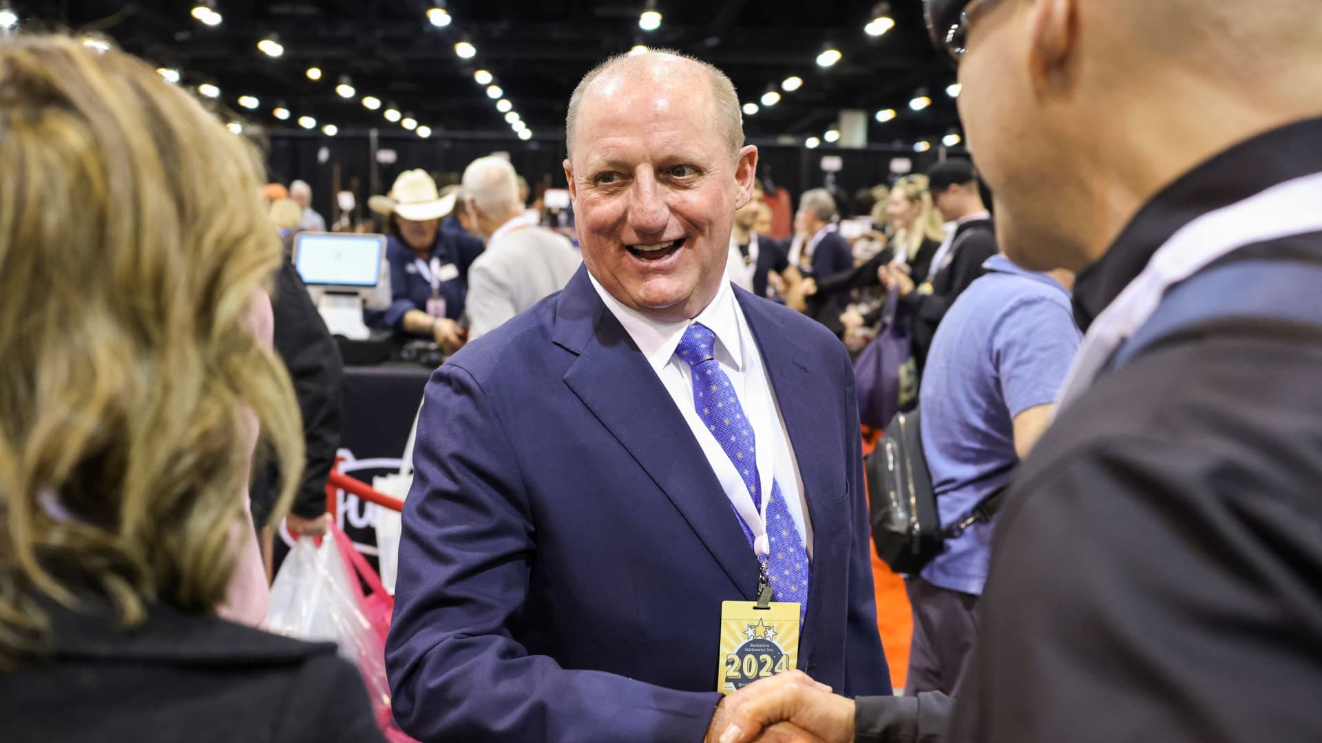 Abel takes over for Buffett in less than two weeks. Wall Street has some advice for new Berkshire CEO