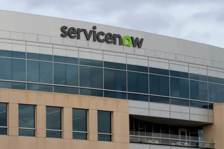 ServiceNow slips even as Wall Street pounds the table after Q1 results - Seeking Alpha