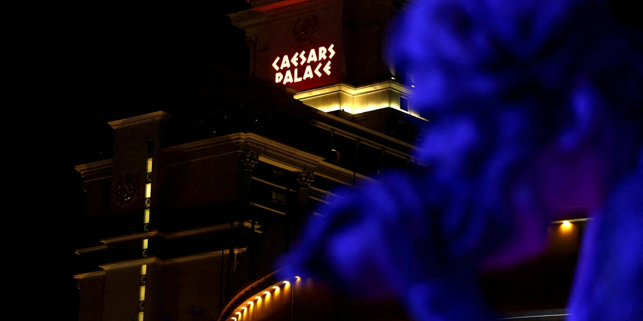 Caesars Entertainment Posts Narrower Loss as Revenue Rises