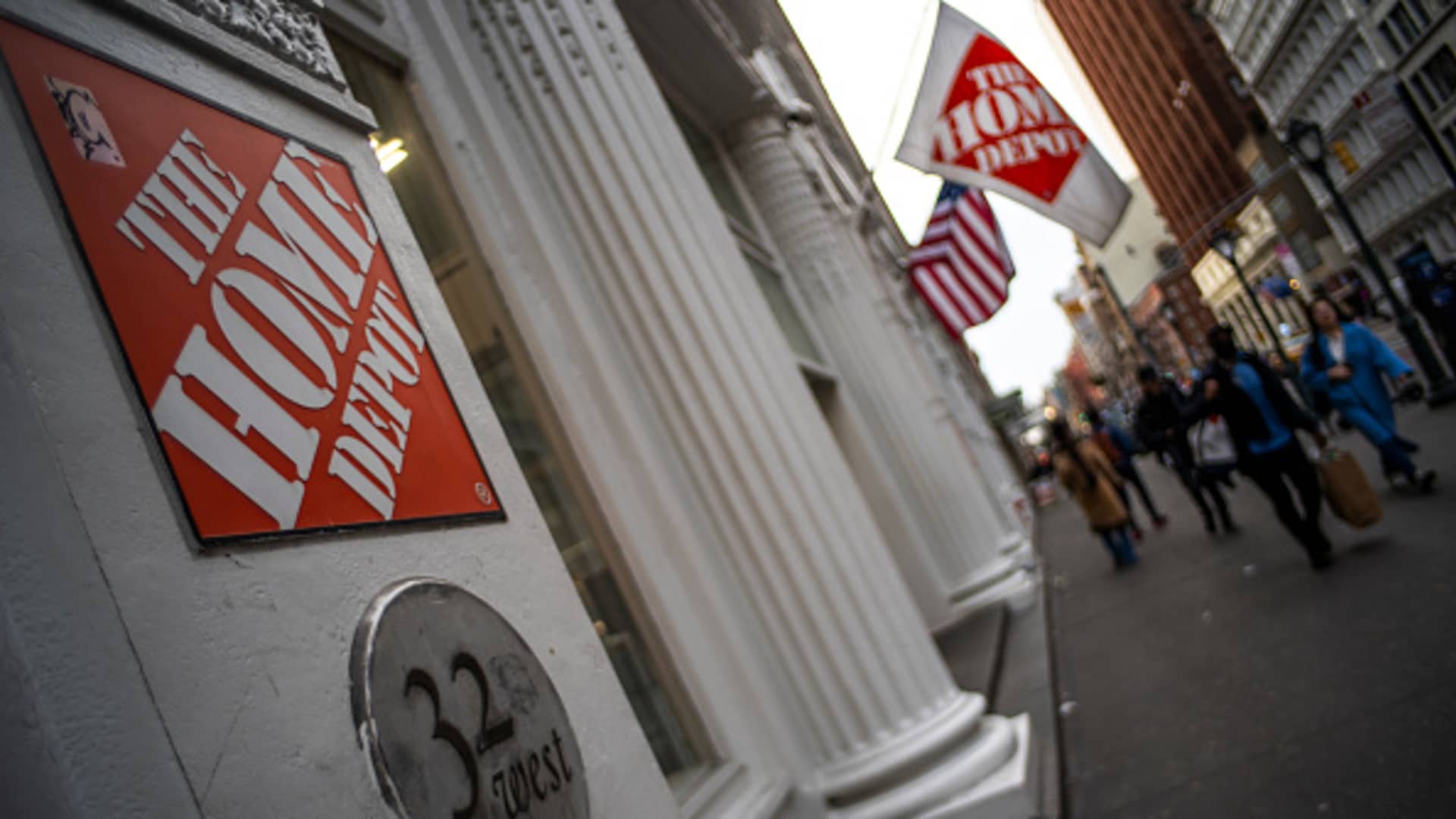 Despite a tough quarter, Home Depot remains the best stock play on lower rates