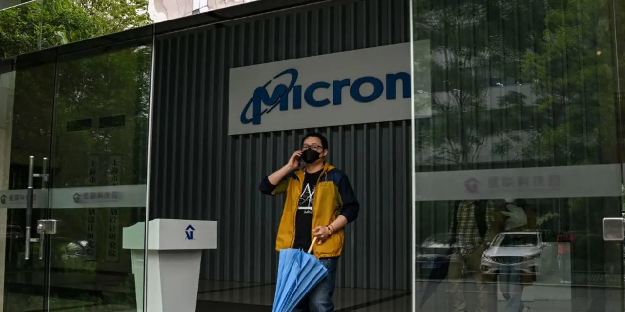 Micron Stock Drops as Memory Rivals’ Surging Spending Stokes Fears