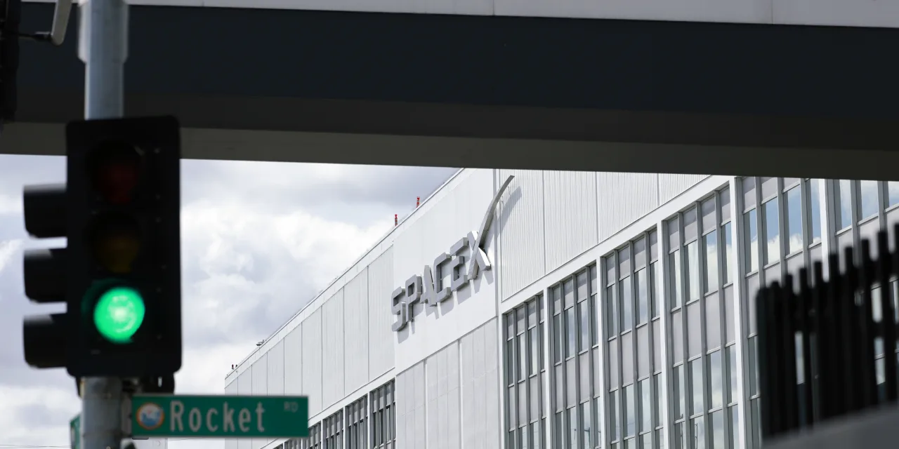 Space Stock ETFs Are Suddenly Hot. Only 1 Owns SpaceX.