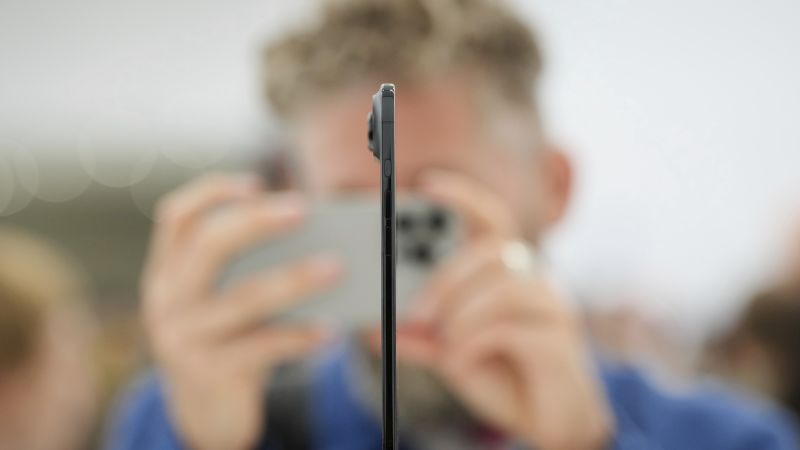 People aren’t buying into Apple’s big bet on a slimmer iPhone, survey suggests