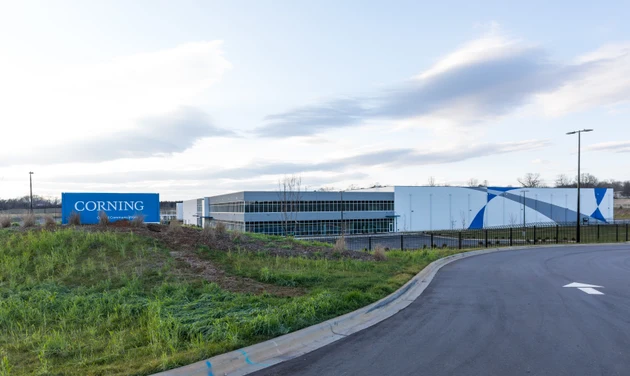 Corning falls despite Q3 results, outlook surpassing estimates