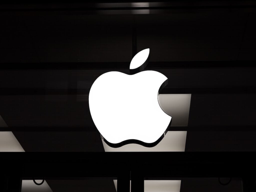 Apple Bringing Stablecoins to Billions of Devices? Binance CEO Weighs In After Job Listing Fuels Speculation