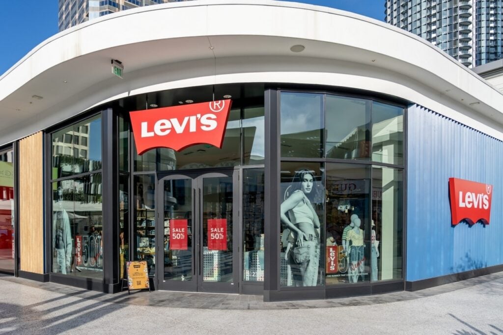 Levi Strauss, Ionis Pharmaceuticals, Gloo Holdings And Other Big Stocks Moving Lower In Thursday’s Pre-Market Session