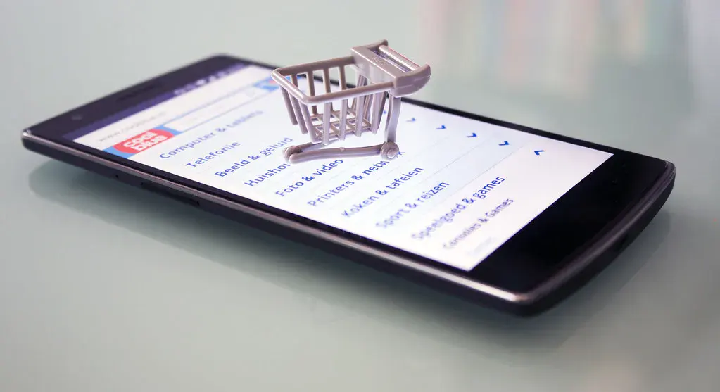Shopify Falls 4% as Profit Taking Follows 18% Monthly Run, eBay and Etsy Slip