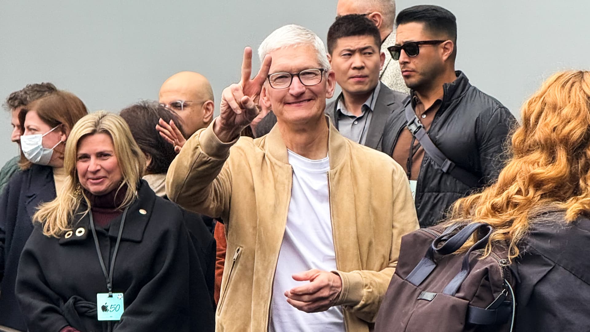 Apple stages sharpest rally in 9 months as execs cite iPhone, Mac demand in boosting guidance