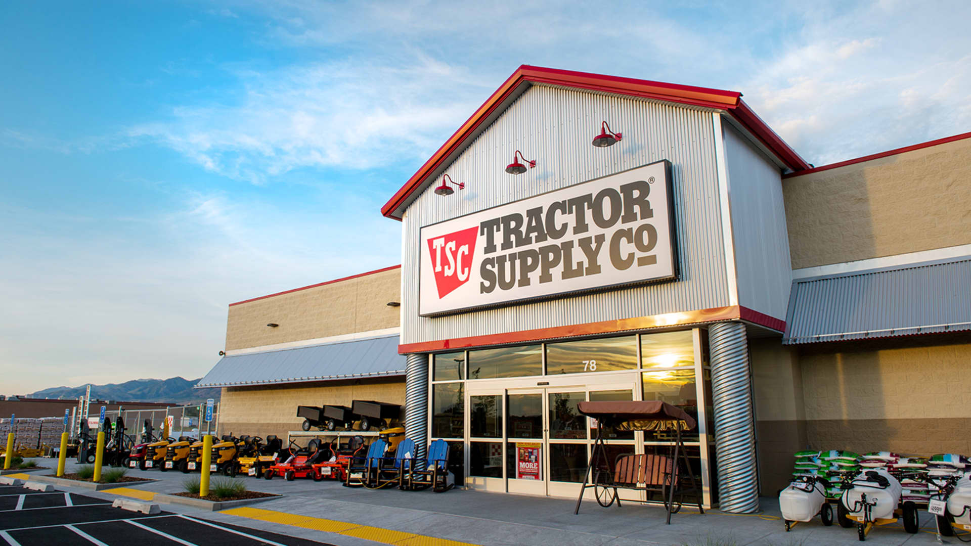 Tractor Supply CEO says there's still 'significant migration' out of urban areas - CNBC