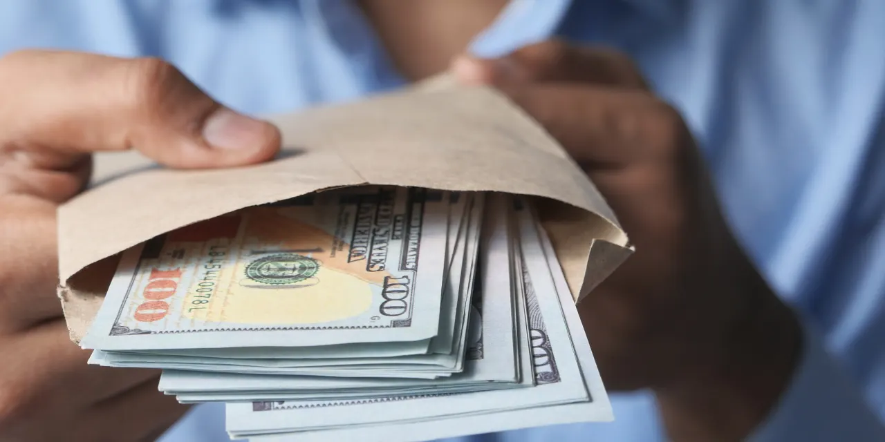 Robinhood wants to bring bags of cash to your doorstep and says it can do it safely