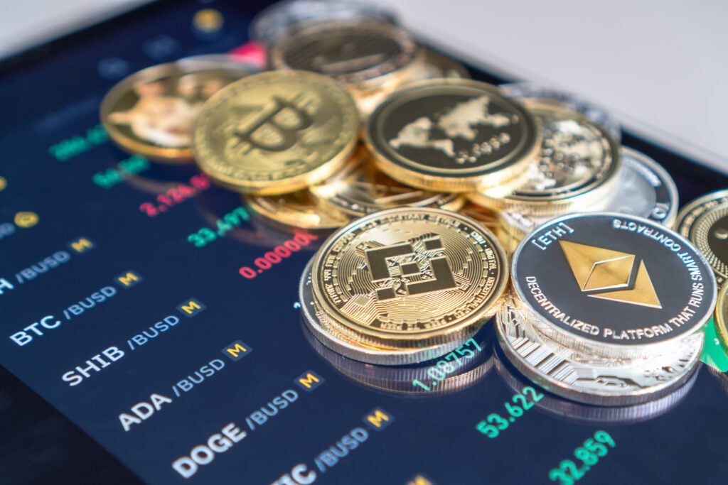 Bitcoin, Ethereum, XRP, Dogecoin Hold Firm as Treasury Yield Hits 24-Year High