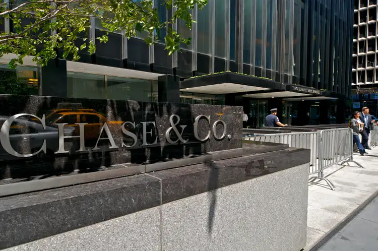 JPMorgan Chase gives Lake more responsibility - report