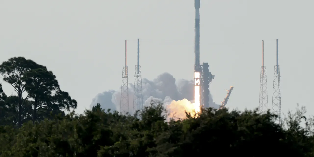 SpaceX Stock Tests $135 IPO Price—and Cathie Wood Keeps Buying the Dip