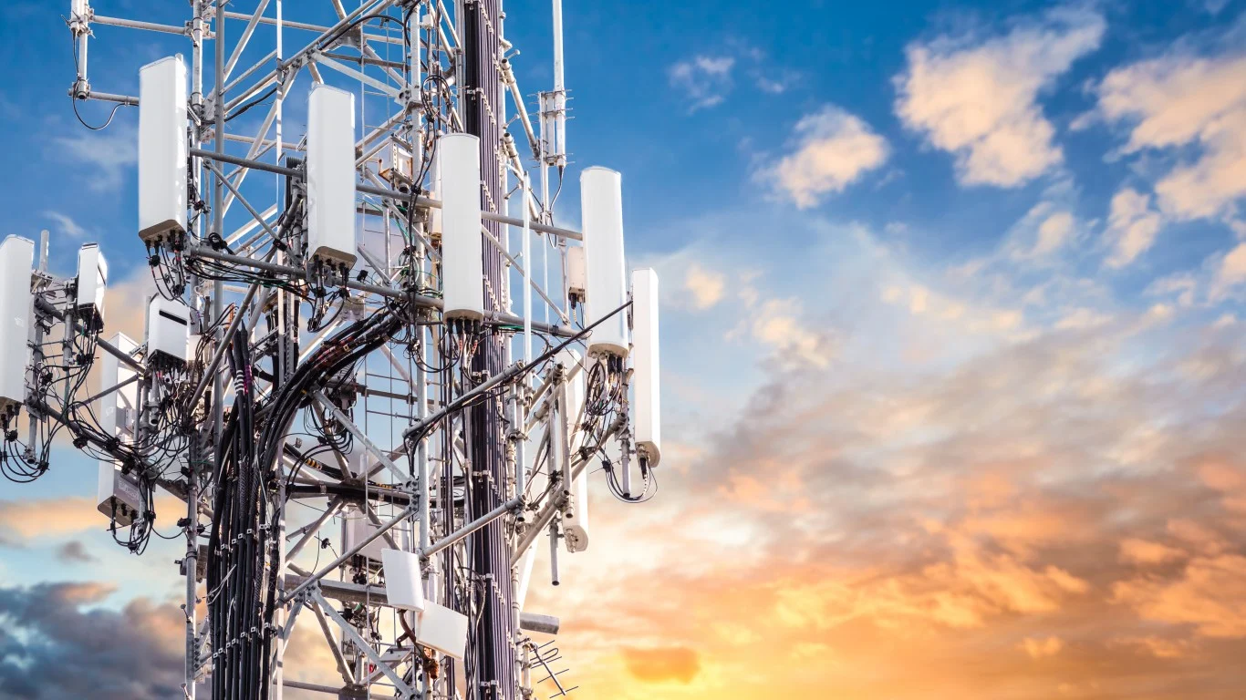 American Tower's Dividend Strength Hinges on Tower Lease Economics and Data Center Expansion