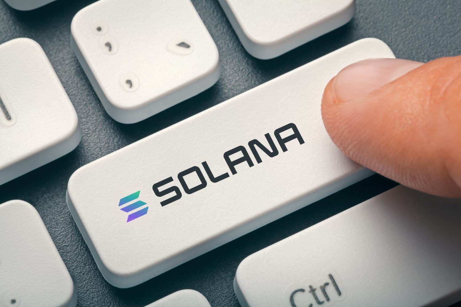 Solana Could Reach $250 by 2026 on Speed, Low Costs, and Growing Developer Adoption
