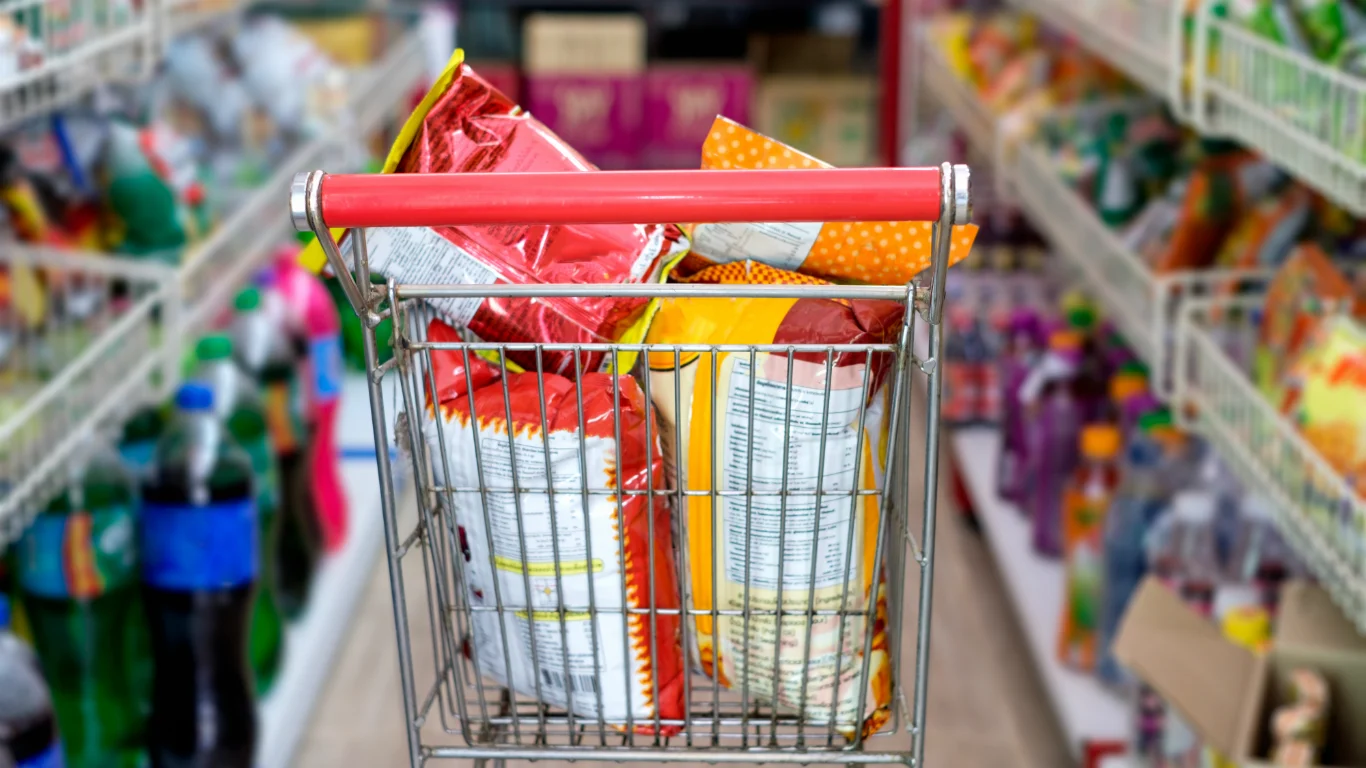 Two Beaten-Down Food Stocks Pay 6.5% Yields. Which Dividend Is Safer?