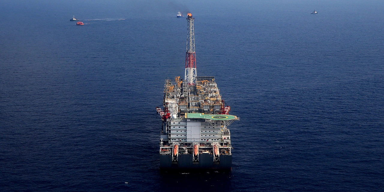 Big Oil Plows Billions Into Far-Flung Drilling Sites to Escape Iran Turmoil