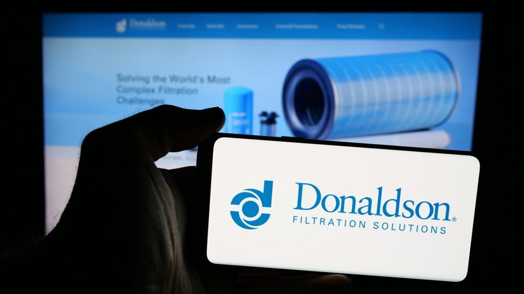 Donaldson Shrugs Off Global Uncertainty, Posts Record Sales Near $1 Billion