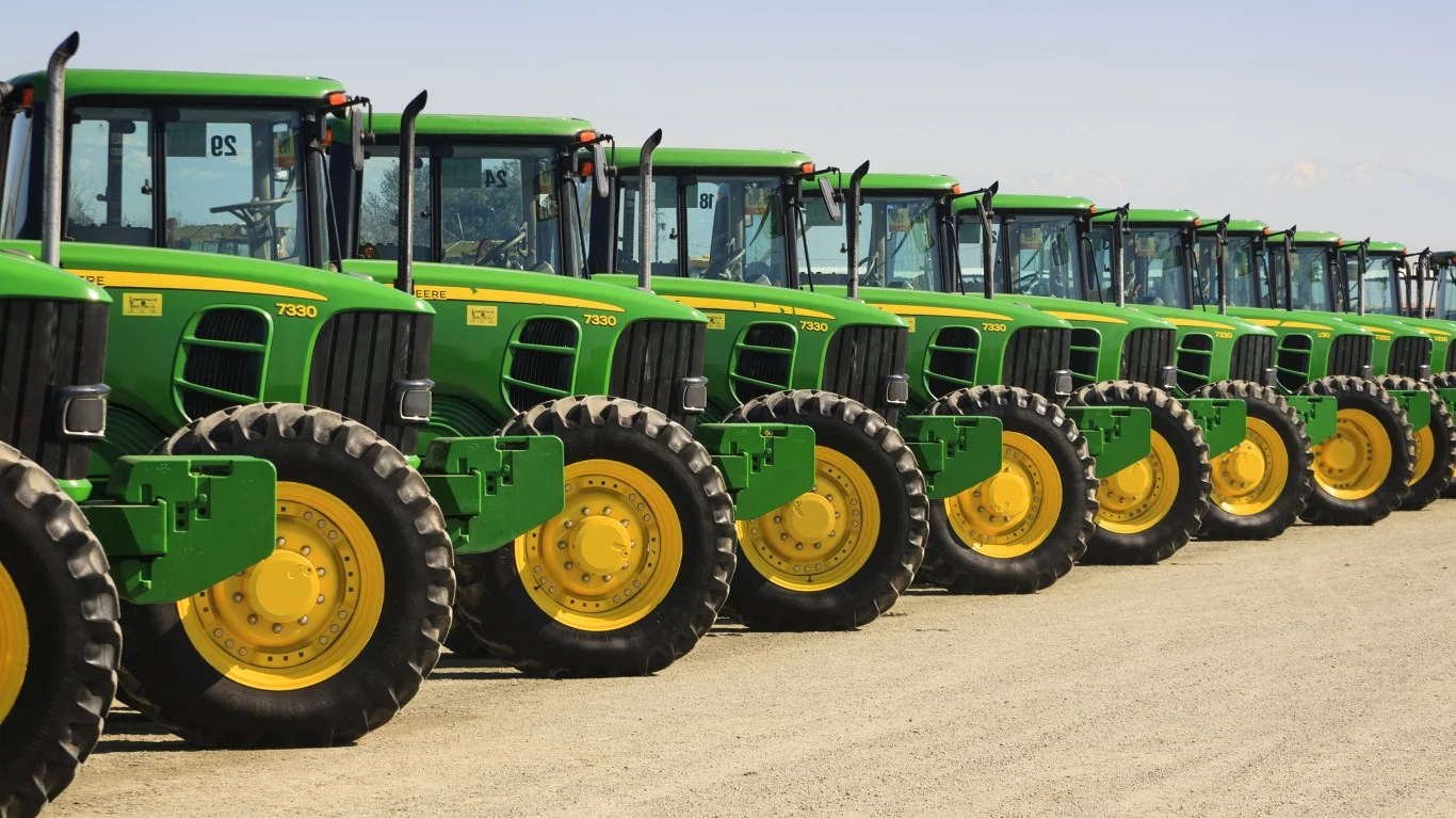 Deere and AGCO Rally 4% as Baird Upgrades Both on North America Row Crop Demand