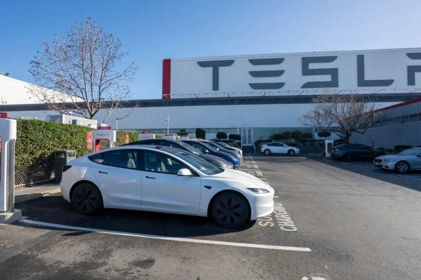 Amid Elon Musk's FSD Licensing Buzz, Investor Gary Black Thinks Legacy Automakers Won't Collaborate With Tesla For This Reason