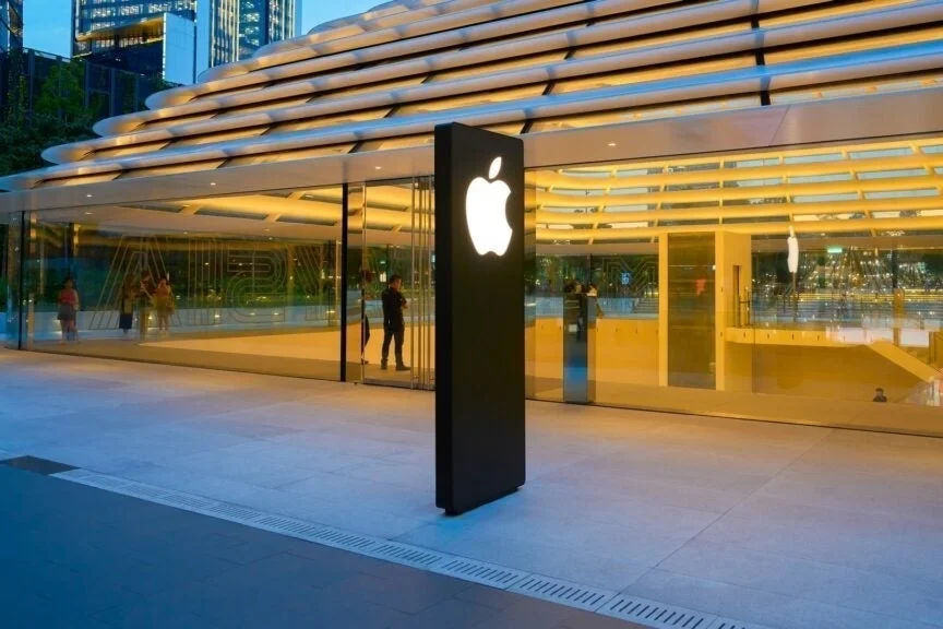 iPhone Pocket, China Sales, $600 Million Patent Case And More: This Week In Appleverse