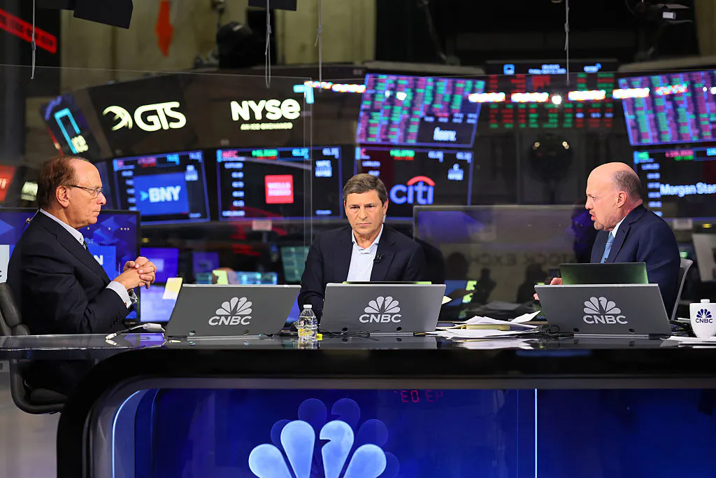 Versant climbs in its first quarter after spin-off, announces dividend and $1 billion stock buyback