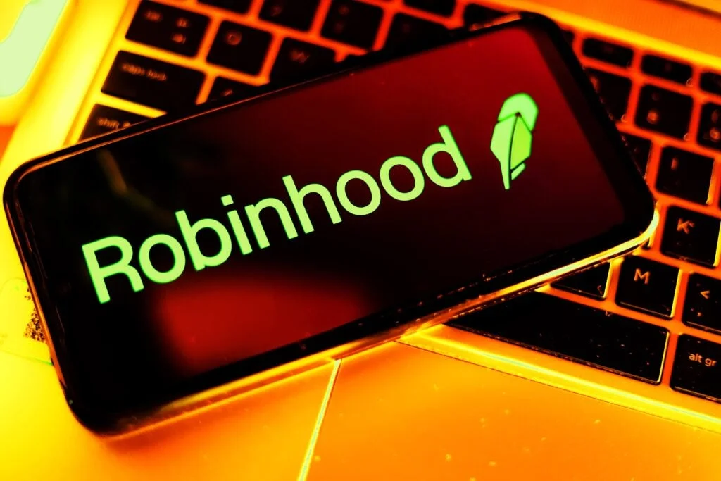 Robinhood Beats Earnings Expectations — Yet HOOD Drops 10%