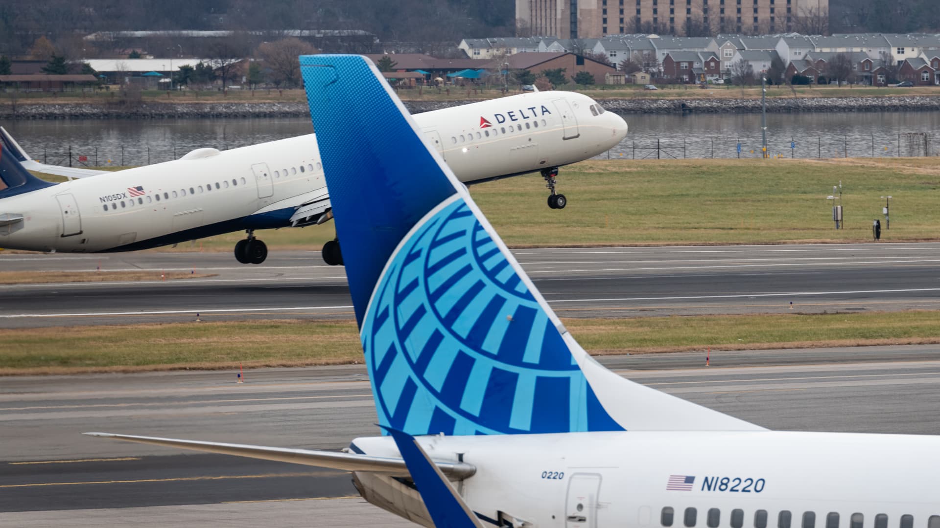 Why Delta and United are pulling away from the airline pack